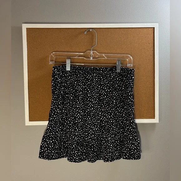 🔆BUNDLE: Black + White Skirts (2) - Picture 4 of 7